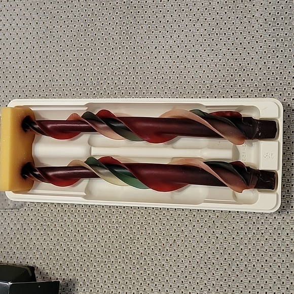 NWT in Box Dadant & Sons, Inc. Holiday Hues 12" Triple Spiral Taper Candles - Picture 4 of 12